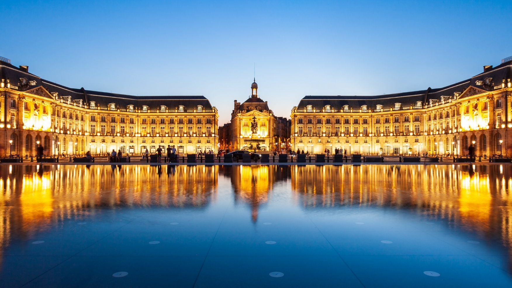 ecole-de-commerce-ipac-bachelor-factory-bordeaux