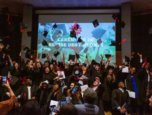 Revivez la remise des diplômes du campus paris sud...
