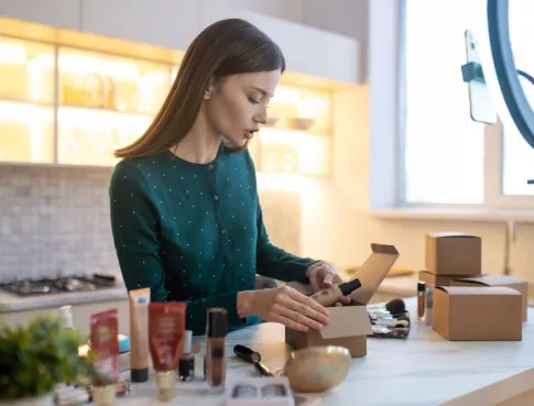 TikTok, Instagram, IA : Les nouvelles compétences indispensables pour les futurs commerciaux