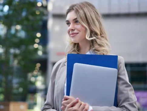 Comment allier vente, marketing et stratégie pour booster la performance des entreprises