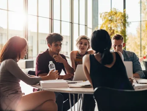 Tu hésites après le bac ? Notre Bachelor est fait pour toi 