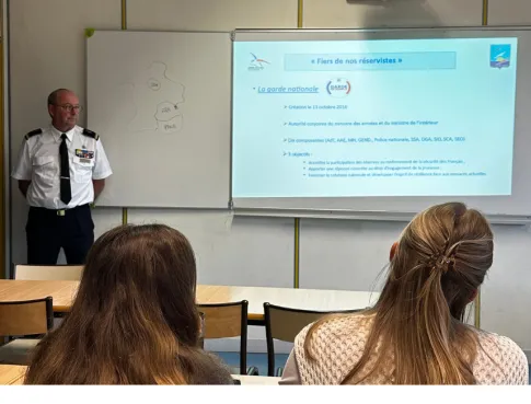 Rencontre avec des réservistes sur le campus d’Annecy 