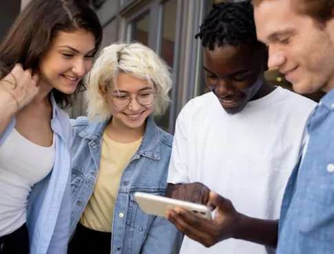 Imagine, conçois et fais briller les marques