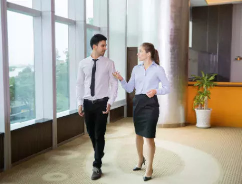 L’importance de la communication non-verbale durant les entretiens