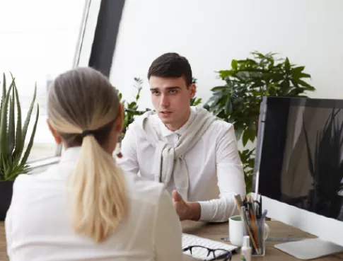 Faire bonne impression grâce à la communication non-verbale ?