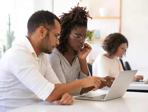 Une formation en apprentissage mène plus souvent à un CDI !