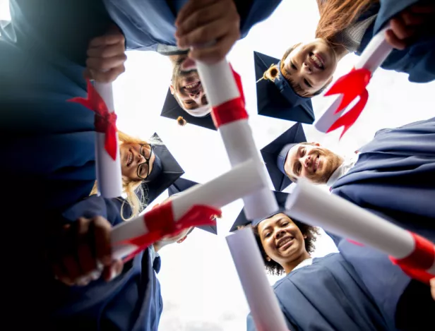 comment-bien-choisir-son-bachelor-en-ecole-de-commerce-formation-bachelor-commerce-marketing-et-negociation-ecole-de-commerce-ipac-bachelor-factory-bordeaux