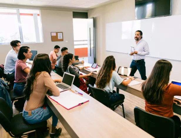 pourquoi-integrer-une-ecole-de-commerce-formation-bachelor-open-ipac-bachelor-factory-bordeaux