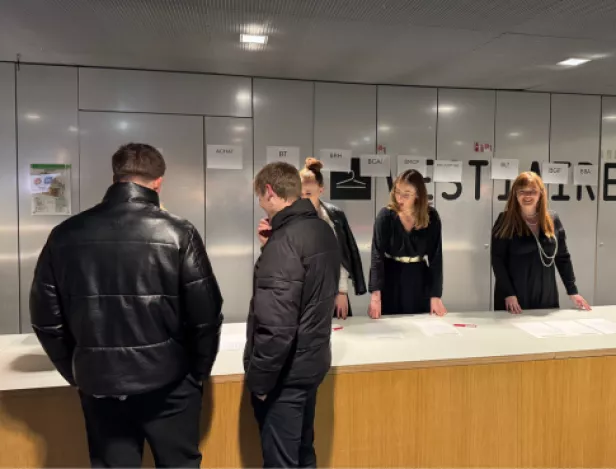 ecole-commerce-IBF-Etudiant-qui-parle
