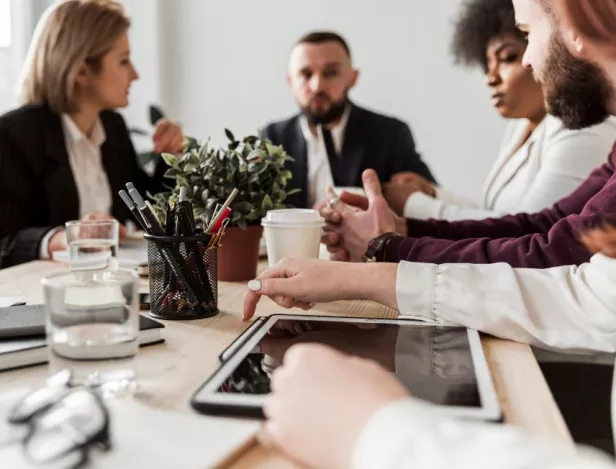 Les-rh-c’est-pas-que-du-recrutement-les-5-idées-reçues-sur-les-études-en-rh