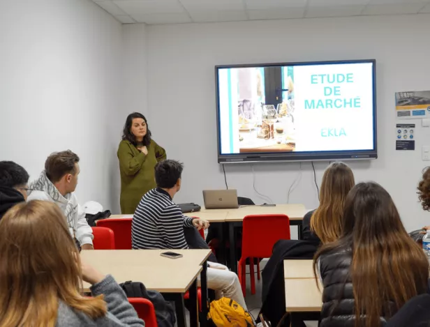 Atelier-Naming-Bachelor-Marketing-Communication-360-Ipac-Bachelor-Factory-Laval-école-de-commerce