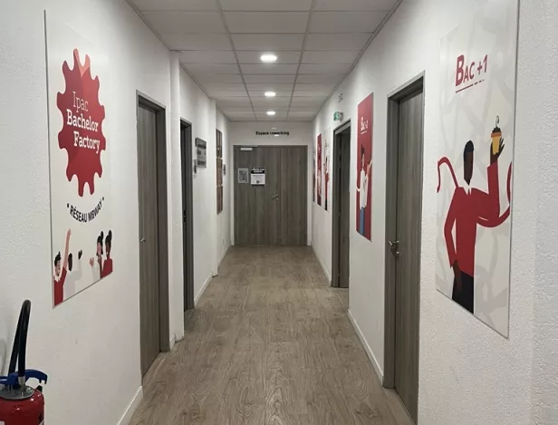 Ipac-Bachelor-Factory-Montpellier-décoration-campus-1
