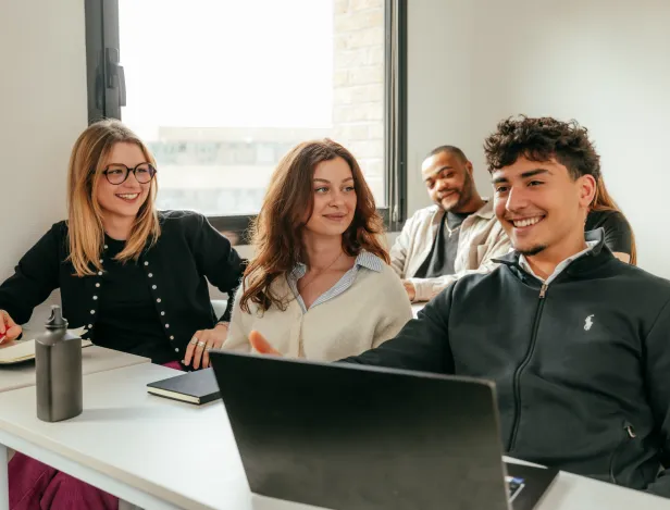 bachelor-marketing-communication-360-ipac-bachelor-factory-lille