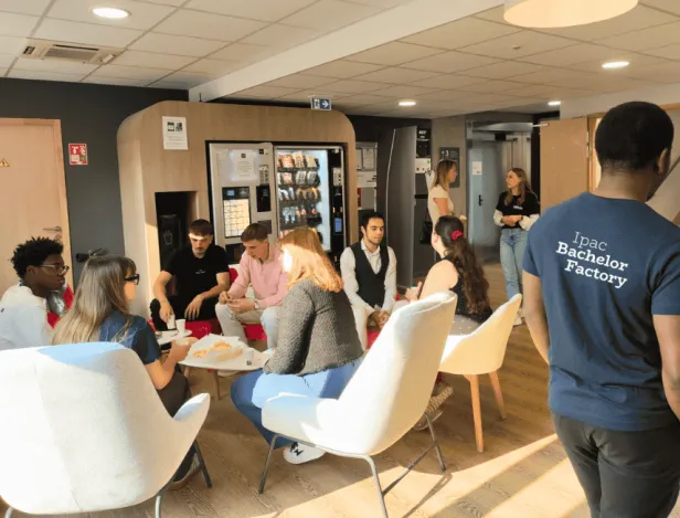 welcome-student-ipac-bachelor-factory-lille