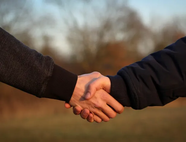 bahcelore-commer-alternance-albertville-Ose-une-carrière-où-chaque-contact-compte