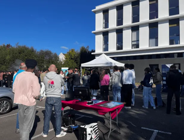 le-premier-village-des-partenaires-sur-le-campus-de-vannes