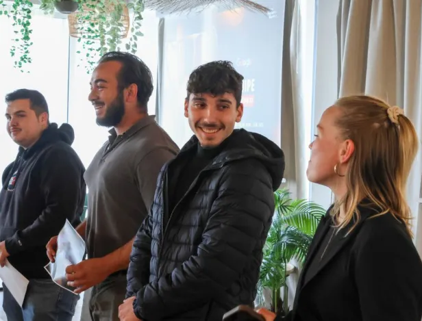 oser-explorer-plusieurs-domaines-apres-le-bac-orientation-etudes-supérieures-ecole-de-commerce-ipacbachelorfactory-lyon