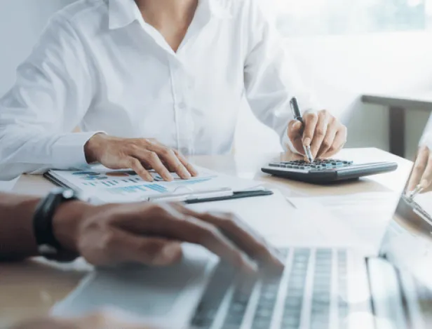 conseille-accompagne-protege-bachelor-banque-ecole-de-commerce-a-rennes