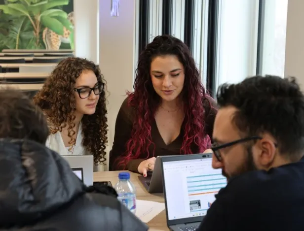 cree-du-contenu-qui-divertit-bachelor-marketing-ecole-de-commerce-ipacbachelorfactory-lyon