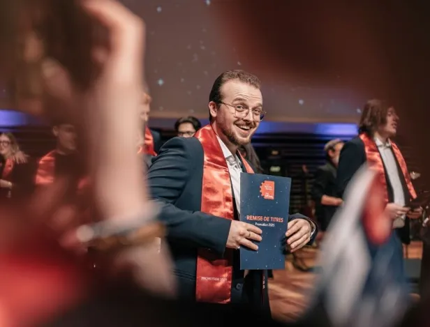 Remise-des-diplômes-au-Nouveau-Siècle-de-Lille