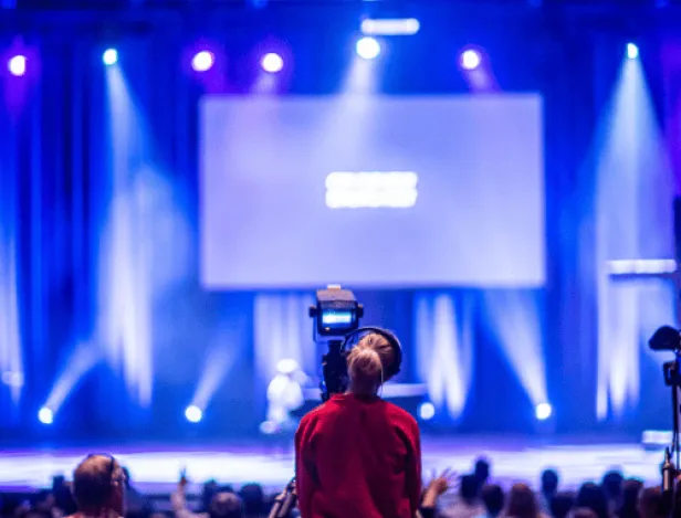 Ipac-Bachelor-D&eacute;couvrir-les-m&eacute;tiers-de-l&rsquo;&eacute;v&eacute;nementiel-et-de-la-communication-sur-le-terrain