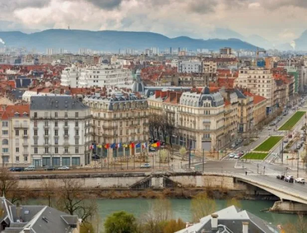 Les-avantages-d-etudier-le-commerce-a-Grenoble