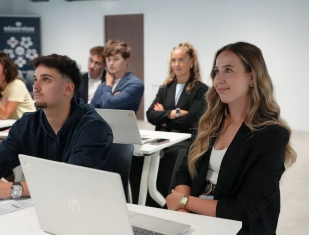 bachelor-commerce-alternance-ecole-commerce-ipacbachelorfactory-lyon
