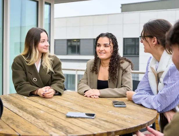 difference-licence-bachelor-ecole-commerce-ipacbachelorfactory-lyon